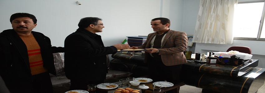 تقدیر سرپرست واحد استانی از مدیر سایت خبری جوان پرس و سردبیر هفته نامه کوشا به مناسبت پوشش خبری ارزشمند برگزاری مدرسه کسب و کار شهر هوشمند 