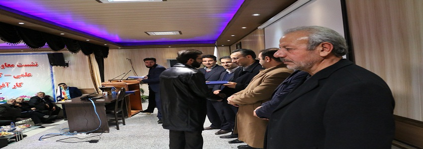 تجلیل معاون پژوهش و فناوری دانشگاه از اصحاب رسانه استان در راستای انعکاس خبری برگزاری مدرسه کسب و کار شهر هوشمند