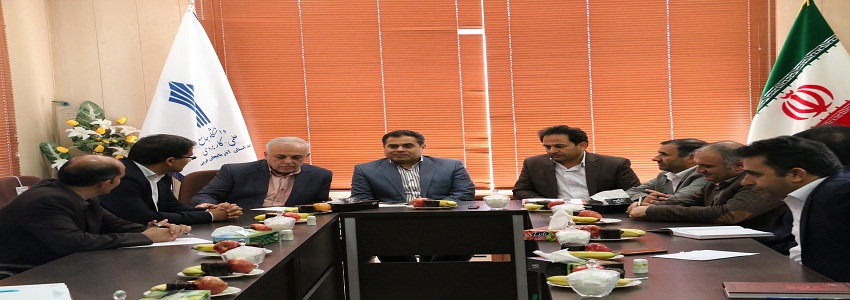 نشست صمیمی و مشترک معاونین دانشگاه با کارکنان واحد استانی